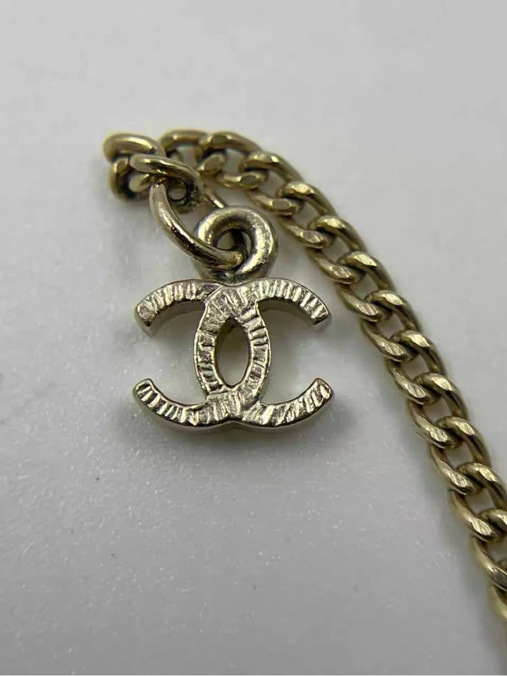 CHANEL elegant pendant